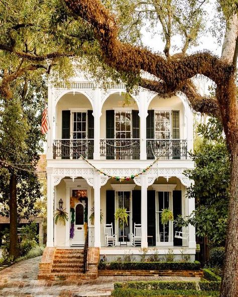 Victorian Architecture on Instagram: "Would you live here? This gorgeous house is located in New Orleans, Louisiana. Follow 👉@victorian_architecture for more beautiful Victorian houses like this one☝️ Photo credit 📸: @nola_val #victorian #victorianera #victorianarchitecture #victorianhouse #victorianrenovation #victorians #victorianstyle #victorianhome #victorianhouses #oldhouse #oldhouses #oldmansion #victorianmansion #victorianterrace #oldhouselove #secondempire #oldarchitecture #houseport New Orleans Style Homes, Old New Orleans, Victorian Renovation, Historical Homes, Mansard Roof, Old Mansion, New Orleans Homes, Gorgeous Houses, Victorian Mansions