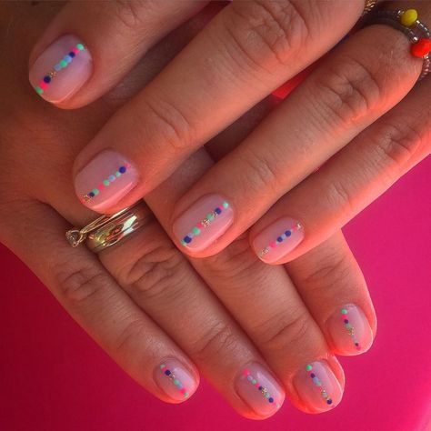 This genius manicure trend allows you to rock your natural side - Good Morning America Easy Negative Space Nails, Negative Space Short Nails, Pink Negative Space Nails, Negative Nail Art, Real Short Nail Designs, Negative Space Nails Short, Easy Nailarts, Nails With Dots Simple, Painted Nails Ideas