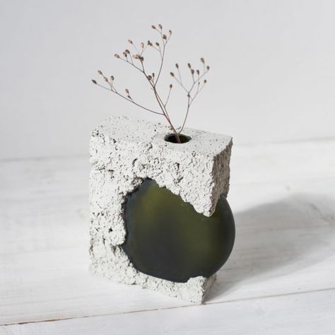 Concrete vases - Artisème Cement Vase, Cement Diy, Concrete Vases, Cement Art, Concrete Sculpture, نباتات منزلية, Concrete Diy Projects, Concrete Crafts, Concrete Projects