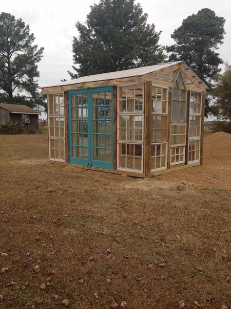 Homemade Greenhouse, Window Greenhouse, Diy Greenhouse Plans, Garden Pergola, Greenhouse Shed, Build A Greenhouse, Casa Country, Backyard Greenhouse, Greenhouse Plans