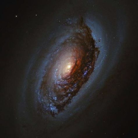 The strange secrets of the Black Eye Galaxy Black Eye Galaxy, Eye Galaxy, Sky At Night, Beautiful Place In The World, Space Universe, World Building, Her Eyes, Beautiful Place, Eye Black