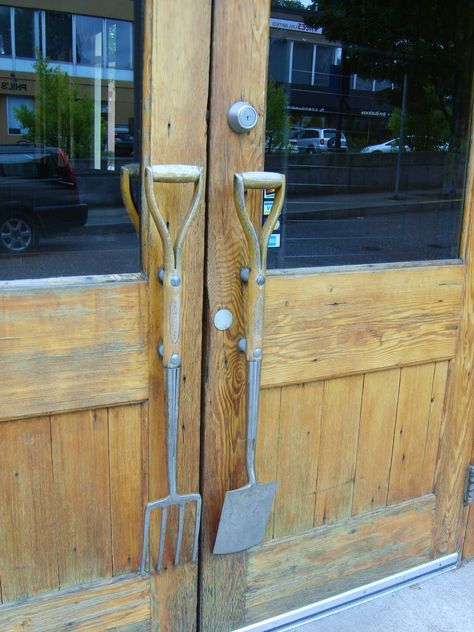 Fun door handles in Portland Diy Door Handles, Primative Decor, Rustic Porch, Shed Doors, Welding Art Projects, Farmhouse Inspiration, Cabin Interiors, Metal Art Diy, Farm Style