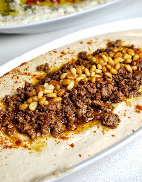 Hummus Bil Lahme (Hummus with Ground Beef) Lebanese Hummus With Meat, Hummus And Meat, Hummus With Ground Beef, Hummus With Meat, Meat Hummus, Arabisk Mad, The Best Hummus, Best Hummus, Spreads Recipes