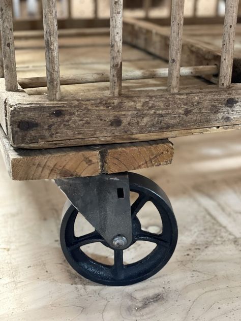 DIY Coffee table from a vintage chicken crate. - A Life Unfolding Chicken Crate Coffee Table, Chicken Crate Ideas, Chicken Feeder Decor, Vintage Chicken Coop, Cage Coffee Table, Crate Tv Stand, Plant Wall Diy, Diy Framed Art, Chicken Boxes