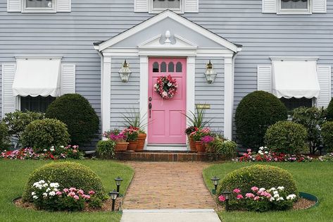 10 Best Front Door Colors for Gray House - Homenish Bold Front Door, Front Door With Screen, Colors Meaning, Best Front Door Colors, White Front Door, Pink Front Door, Best Front Doors, Front Door Makeover, Gray House