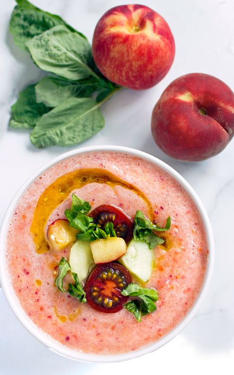 Gazpacho Recipes, Chilled Soups, Guacamole Chips, Cold Soup Recipes, Tomato Gazpacho, Cold Soups, Chips Salsa, Gazpacho Recipe, Chilled Soup