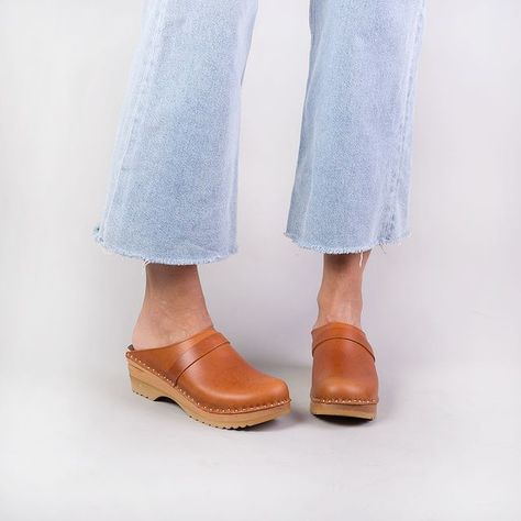 Troentorp Clogs (@troentorpclogs) • Instagram photos and videos Troentorp Clogs, Palazzo Jeans, Clogs For Women, Brown Clogs, Swedish Clogs, Mens Clogs, Clogs Style, Wooden Clogs, Dress Closet