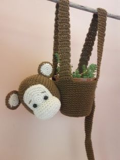 Crochet Sloth Pattern Free, Sloth Crochet Pattern, Sloth Crochet, Small Crochet Gifts, Sloth Pattern, Crochet Plant Hanger, Crochet Sloth, Crochet Garden, Crochet Hanging