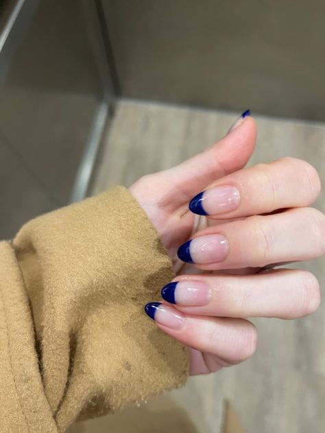 French Dark Blue Nails, Blue Nails With Black Tips, Navy Blue French Tip Nails Almond, Midnight Blue French Tip Nails, Nail White Chrome, Navy French Nails, Dark Royal Blue Nails, Nails For Dark Blue Dress, Royal Blue French Nails