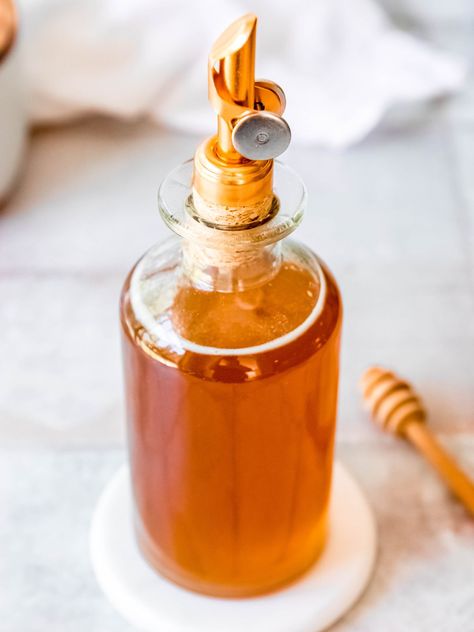 Easy, 2-Ingredient Honey Simple Syrup - coffeecopycat.com Honey Simple Syrup Recipe, Vanilla Coffee Syrup, Making Coffee At Home, Homemade Coffee Syrup, Coffee Syrups, Honey Simple Syrup, Coffee Creamer Recipe, Creamer Recipe, Simple Syrup Recipes