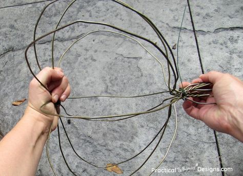 Diy Wire Pumpkin, Wire Hanger Crafts, Pumpkin Easy, Wire Pumpkin, Pumpkin Tutorial, Fall Pumpkin Decor, Diy Coat, Fall Decor Diy Crafts, Hanger Crafts