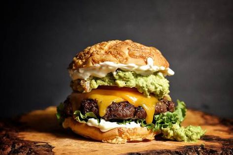 You won't regret adding this guacamole & cheddar wild game burger recipe to your arsenal. Spicy Burger Recipes, Big Kahuna Burger, Truffle Burger, Spicy Burger, Fresh Avocado, Burger Bar, Food Photography Tips, Wild Game, Nutrition Guide