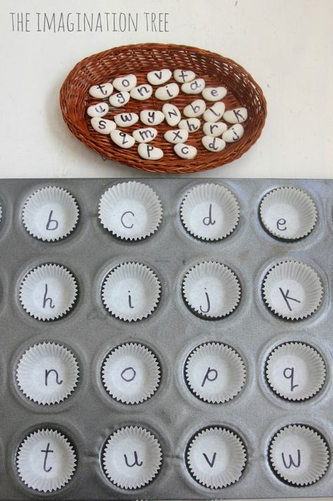 Alphabet beans literacy activity. Would also be a great activity for learning upper and lower case letters. Maluchy Montessori, Imagination Tree, Literacy Games, Preschool Literacy, Preschool Letters, Aktivitas Montessori, Ann Marie, Alphabet Preschool, Preschool At Home