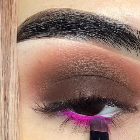 𝔱𝔦𝔞 𝔰𝔥𝔢𝔞 on Instagram: “🤎💕𝖓𝖊𝖔𝖓 𝖜𝖆𝖙𝖊𝖗𝖑𝖎𝖓𝖊 i love doing a brown smokey eye with a pop of colour in the waterline, i used a pink neon pigment pat over nyx jumbo liner…” Smokey Eye With Color Pop, Pink Waterline Makeup, Purple Eyeliner, Smokey Eye For Brown Eyes, Pink Makeup, Smokey Eye, Neon Pink, Makeup Inspo, Eyeliner