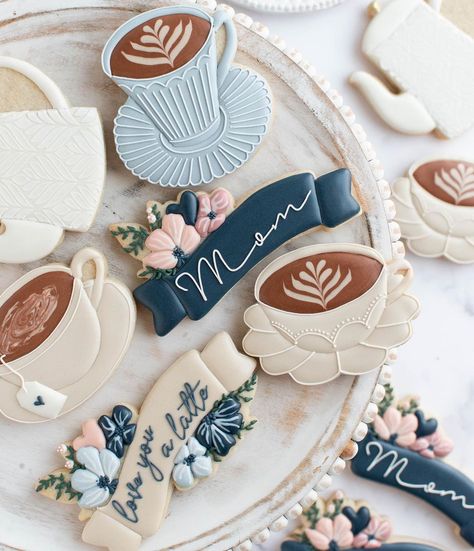 S a b r i n a 🤍 on Instagram: “Just another manic-Mom day 🥱☕️🤍 An early made Mother’s Day tea set for a lovely lady! Absolutely loved creating these fancy tea cups 🫶🏻…” Mother’s Day Cookies Decorated, Mother Day Cookies, Mother’s Day Sugar Cookies, Mother’s Day Cookies, Bday Cookies, Fancy Tea Cups, Mothers Cookies, Coffee Icing, Fancy Tea