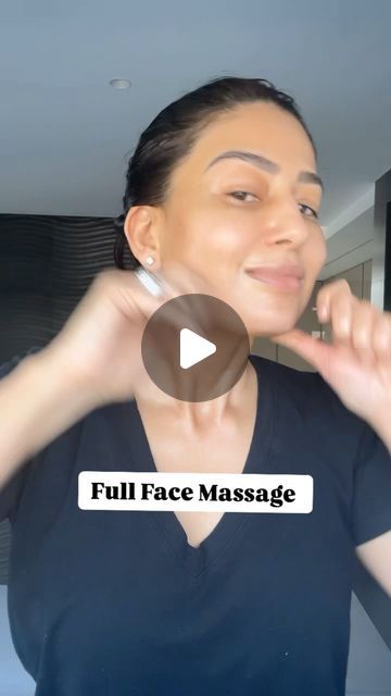 Uma Ghosh | Holistic Beauty Educator on Instagram: "After a long flight, there’s nothing more rejuvenating than a facial massage with a touch of oil.  I always start from the chest, then move up the neck, gradually working upwards. Here, I’m focusing on the neck and face, finishing with some gentle lymphatic drainage.   This ritual boosts blood circulation, releases tension, and reactivates tired muscles, leaving the skin glowing and refreshed. It’s my go-to for removing any swelling and giving my face that healthy, lifted look.   There’s something magical about a post-flight facial massage. Do you indulge in this ritual too?" Oil Massage For Face, Facial Stretches, Face Massage For Glowing Skin, Face Lifting Massage, Facial Yoga Exercises, Everyday Exercise, Facial Yoga, Long Flight, Yoga Facial