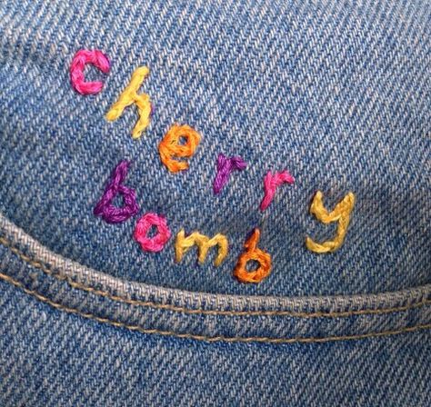 Jean Diy, Haine Diy, Kleidung Diy, 90's Fashion, Thrift Flip, Ropa Diy, Cherry Bomb, Jeans Diy, Embroidered Clothes