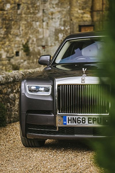 Gereden: Rolls-Royce Phantom VIII! Rolls Royce Wallpaper, Rolls Royce Black, Bentley Rolls Royce, Rolls Royce Dawn, Rolls Royce Motor Cars, Luxury Cars Rolls Royce, Rolls Royce Wraith, Car Organization, Aesthetic Car