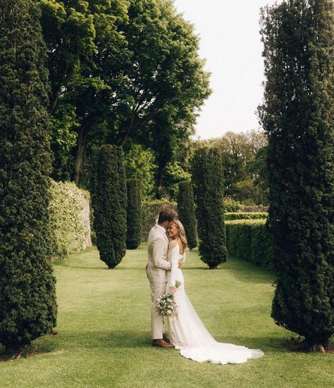 Estate Wedding Photos, Kayleigh Taylor Photography, Elopement Pics, Modern Bridgerton, Wedding Mountains, Garden Wedding Photography, Garden Wedding Photos, Ireland Elopement, Bridal Aesthetic