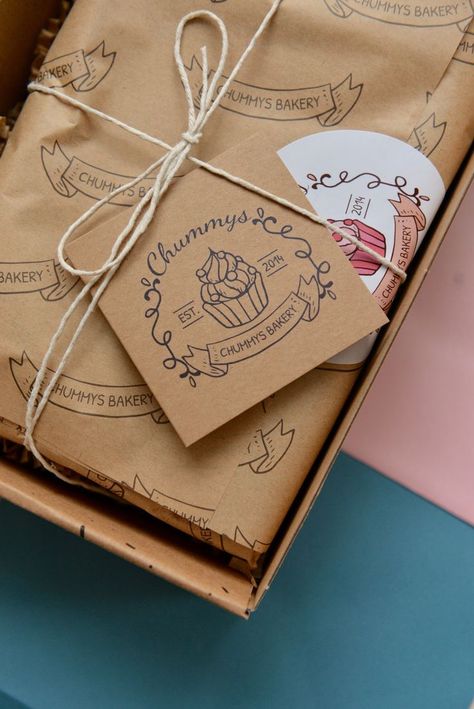 Brownies Packaging Ideas Diy, Aesthetic Cake Shop, Brownie Gift Packaging, Brownies Packaging Ideas Boxes, Postal Brownies, Brownie Delivery, Brownie Gift, Chunky Cookies, Art Small Business