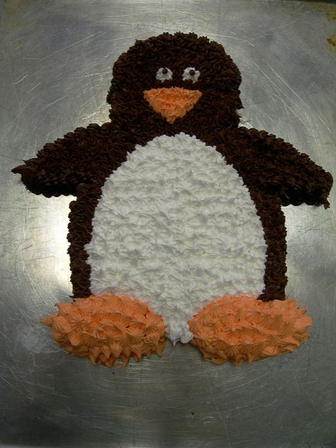 penguin cupcake cake by cupcakeater, via Flickr Easy Penguin Cake, Penguin Birthday Cake, Penguin Outline, Cake Artwork, Stuffed Penguin, Penguin Cupcakes, Fundraising Crafts, Penguin Birthday Party, Penguin Cake