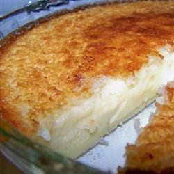 Magic Crust Custard Pie - Cook'n is Fun - Food Recipes, Dessert, & Dinner Ideas Impossible Coconut Pie, Impossible Pie, Pie Tin, Coconut Pie, Coconut Custard, Coconut Cream Pie, Custard Pie, Delish Recipes, Piece Of Cake