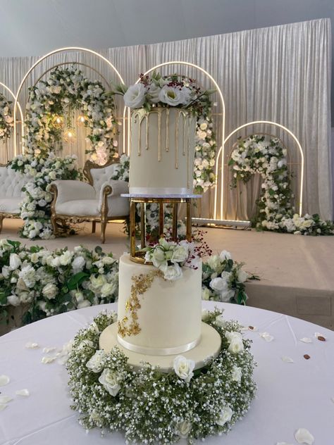 #weddingcake #tieredcake #foodstagram #cakedecoration #cakeideas Wedding Cake Designs Elegant 2024, Nikkah Cake, Wedding Cake 3 Tier, Sparkly Wedding Cakes, Classy Wedding Cakes, Gardenia Wedding, Dream Wedding Decorations, Wedding Cake Photos, Dream Wedding Cake