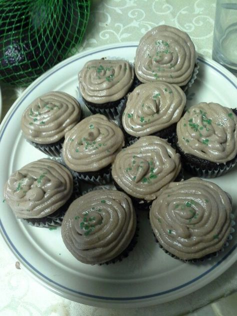 More ugly but delicious cupcakes! Weird Cupcakes, Gross Cupcakes, Weird Cupcake Flavors, Feeling Ugly Whispers, Ugly Food, Memes About Being Ugly, Chocolate Powder, Yummy Cupcakes, Cupcake