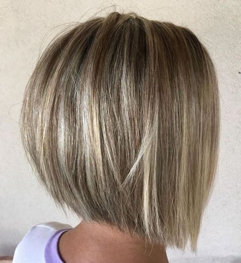 Layered Inverted Bob For Straight Hair 2023 Bobs For Fine Hair, Subtle Inverted Bob, Short Angled Bob Haircut, Inverted Bob With Layers, Straight Bob Haircut, Kort Bob, Short Bobs, Inverted Bob, Bob Haircuts For Women