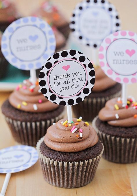 These printable cupcake toppers are the perfect thank you gifts to show appreciation to someone you love! Thank You Cupcake Toppers, Thank You Cupcakes Ideas, Nurse Cupcakes, Thank You Cupcakes, Llama Cake, Nursing Gifts, Cupcake Toppers Free, Printable Cupcake Toppers, Coffee Gift Basket