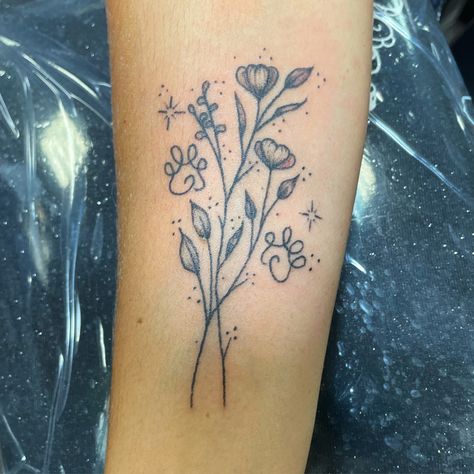 Wildflower Paw Print Tattoo, Labrador Flower Tattoo, Flower Tattoos With Paw Prints, Paw And Flower Tattoo, Floral Paw Print Tattoo, Cat Print Tattoo, Labrador Tattoo, Cat Paw Print Tattoo, 22 Tattoo