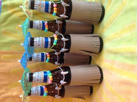 Decorated beer bottles :) Decorated Beer Bottles, Bottle Crafts With Clay, Crafts With Clay, Beer Bottle Decor, Bottle Craft Ideas, Beer Bottle Crafts, Fruit Beer, Bottle Craft, Wedding Bottles