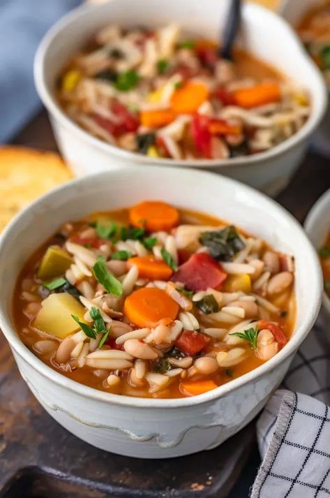 Recipe With Pancetta, Easy Winter Soup Recipes, Best Minestrone Soup, Best Minestrone Soup Recipe, Soup For Winter, Easy Winter Soups, Minestrone Soup Easy, Pancetta Recipes, Crispy Pancetta