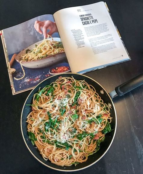 Post Image Chrissy Teigen Cookbook, Chrissy Teigen Recipes, Celebrity Recipes, Chrissy Teigen, Dinner Is Served, Arugula, Healthy Options, Healthy Tips, Savoury Food