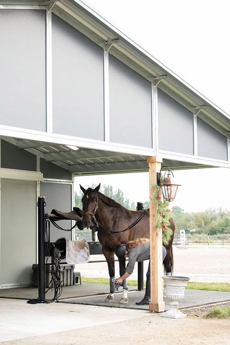 Tie Up Area For Horses, Horse Cross Ties Ideas, Horse Barn Windows, Horse Tie Up Area, Cross Ties For Horses, Horse Cross Ties, Dream Barn Stables, Horse Shed, Equestrian Stables