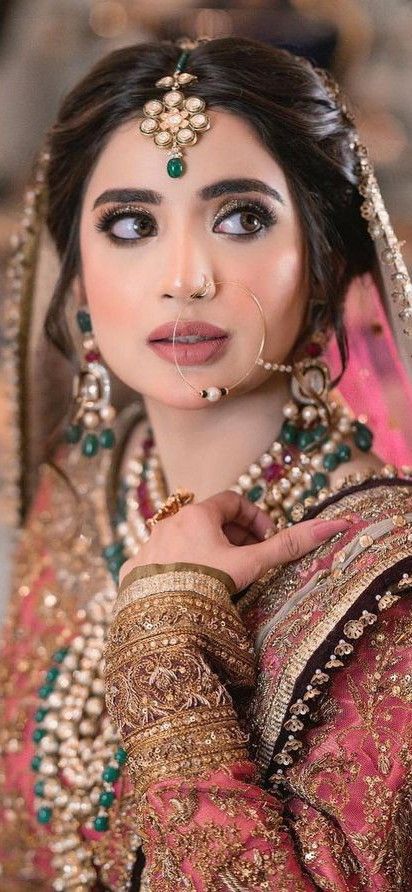 Nose Ring Designs Bridal, Bridal Nose Ring Wedding, Bridal Nath, Nath Nose Ring, Sarah Khan, Bridal Nose Ring, Hania Amir, Gold Jewellry, Mehndi Art Designs