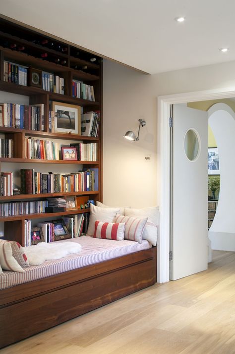 Bench With Bookshelves, Build In Seating, Bed Nook, Home Library Design, Bookcase Wall, Built In Seating, Dream House Rooms, Luxury House Designs, Notting Hill