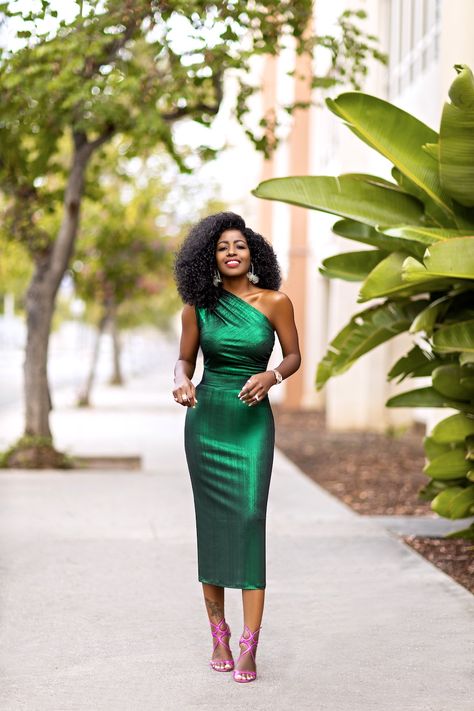 Green And Gold Outfit Ideas, Emerald Green Dress Outfit, Green And Gold Outfit, Gold Outfit Ideas, Emerald Green Outfit, 30th Birthday Outfit, Green Dress Outfit, Emerald Green And Gold, Emerald Dresses