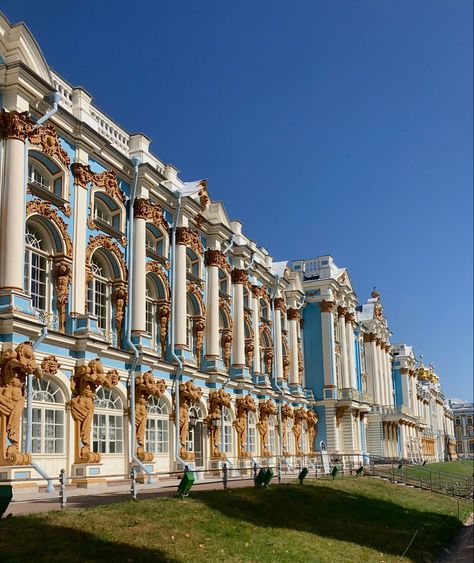 #catherinepalace #tsarskoeselo #baroque #rococo #palace #blue #park #facade Rococo Castle Exterior, Rococo Building, Rococo House, Rococo Palace, Rococo Architecture, Blue Palace, Princess Tower, Baroque Palace, Catherine Palace