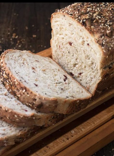 Seeded Multigrain Sandwich Bread -Light bread, a great crust with lots of toasted seeds and the goodness of multigrains. #seasonsansuppers #bread #homemade #multigrain Multigrain Sandwich Bread, Sandwhich Bread, Multigrain Bread Recipe, Seeded Bread Recipes, Sandwich Bread Recipe, Multi Grain Bread, Roast Beef Sandwich, Sourdough Bread Sandwiches, Multigrain Bread