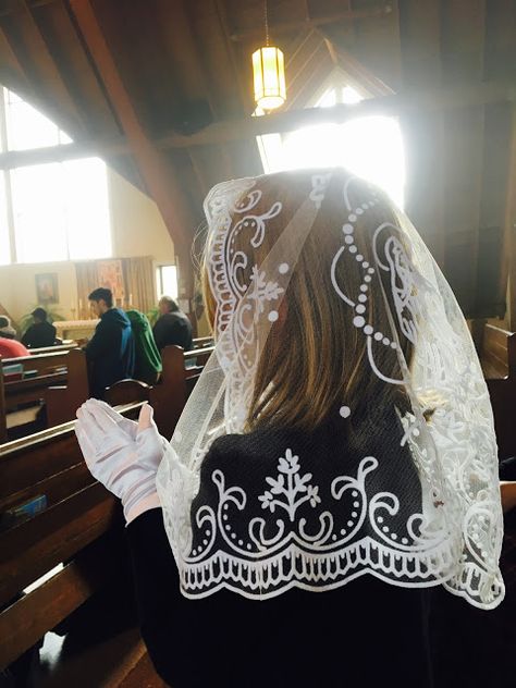 Church Veil Catholic, Catholic Veiling, Catholic Veils, Mass Outfit, Spanish Vibes, Christian Veiling, Christian Veils, Veil Diy, Chapel Veils