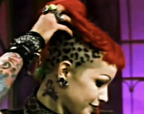 90s Punk Hair, 90s Rock Fashion, Mall Goth Hair, Punk Show, Jenny Jones, Goth Subculture, Goth Hair, Punk Hair, Alternative Hair