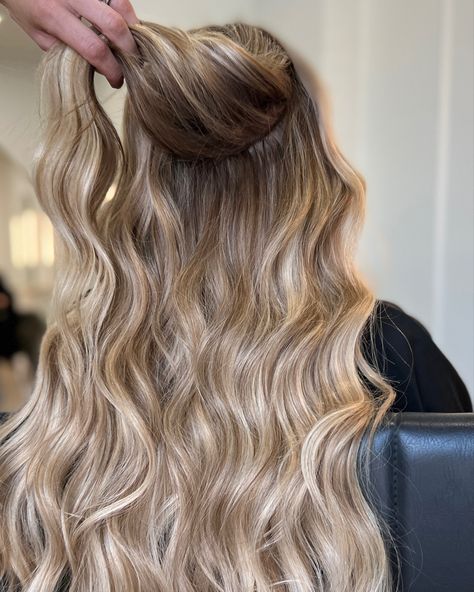 Hand tied invisible hair extensions beach waves curls curling iron NBR extension Blonde Weft Extensions, Blonde Hand Tied Extensions, Bronde Blond, Nbr Extensions, Blonde Extensions, Hand Tied Wefts, Summer Blonde Hair, Invisible Hand, Summer Blonde