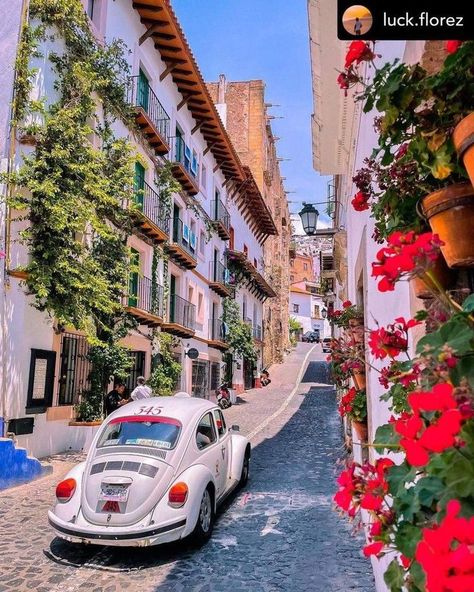 Taxco Guerrero 2025 Vision, Beautiful Places In The World, Mexico Travel, One Direction, Ideas Style, Home Ideas, Beautiful Places, Vision Board, The Neighbourhood