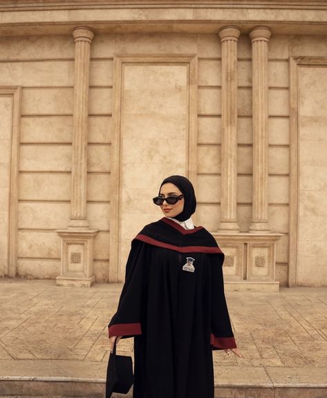 Graduation Hijab Outfits, Convocation Poses, Classy Prom Dresses Long, Convocation Outfit Graduation, Convocation Outfit, Graduation Hijab, Graduation Outfit Ideas University, Graduation Pic Ideas, Graduation Look