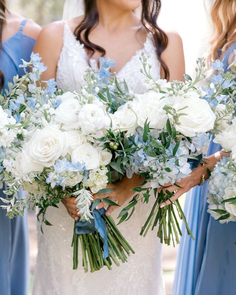 🤍🤍🤍a blue and white outdoor garden wedding 🤍🤍🤍 @brittanynasserphotoandfilm Blue Green White Wedding, Blue And White Beach Wedding, Seafoam Green Wedding, Wedding Ireland, Beach Wedding Pink, Wedding Theme Color Schemes, Beach Wedding White, 30a Wedding, Outdoor Garden Wedding