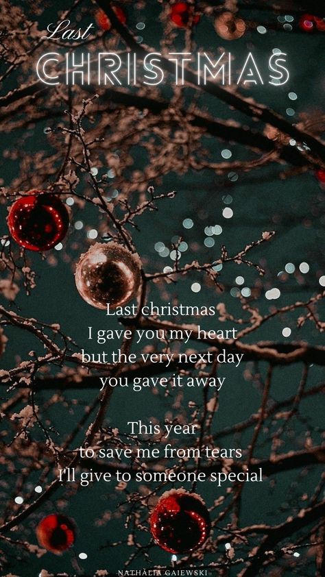 Imagem de galhos salpicados de neve com bolinhas de Natal penduradas a noite. No topo da foto está escrito "Last Christmas" e ao meio a letra da música: "Last Christmas, I gave you my heart but the very next day, you gave it away
This year, to save me from tears, I'll give to someone especial". Christmas Lyrics Wallpaper, Last Christmas Lyrics, Decorated Living Room, Christmas Songs Lyrics, Christmas Lyrics, Christmas Phone Wallpaper, Lyrics Wallpaper, Casual Nails, Last Christmas