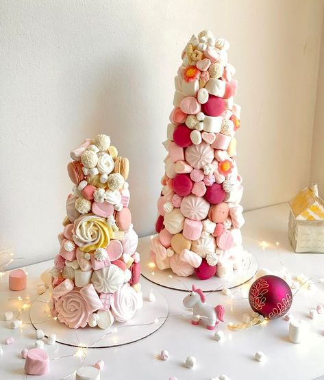 Marshmallow Bouquet by FruqueteLA Marshmallow Bouquet, Marshmallow Tower, Macaron Tower, Edible Bouquets, Gift Bouquet, Edible Gifts, Pastry Shop, Baking And Pastry, Covered Strawberries