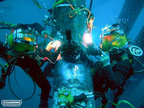 Underwater Welding, Underwater Welder, Oil Rig Jobs, Shielded Metal Arc Welding, Diver Down, Deep Sea Diver, Marine Engineering, Underwater Animals, Oil Rig