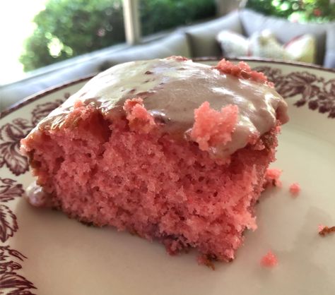 Nana's Strawberry Cake (the real one) - grace grits and gardening Nanas Strawberry Cake, Vintage Strawberry Cake, Vacation Recipes, Vintage Recipe Box, Strawberry Cake Recipes, Eating Fast, Vintage Strawberry, Delicious Cake Recipes, Cake Walk